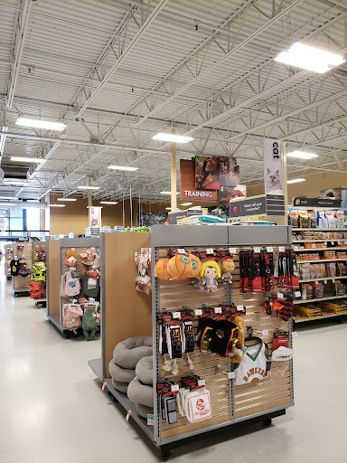 Pet Supply Store «PetSmart», reviews and photos, 8111 Brier Creek Pkwy, Raleigh, NC 27617, USA