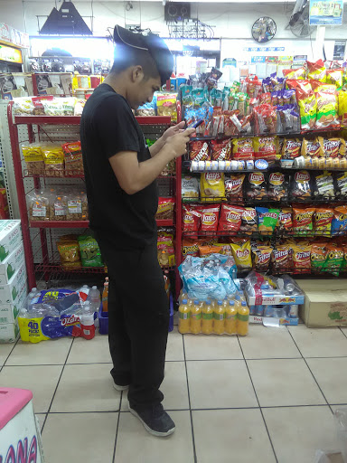 Grocery Store «Mundo Latino Grocery Store», reviews and photos, 13523 Montfort Pl, Dallas, TX 75240, USA