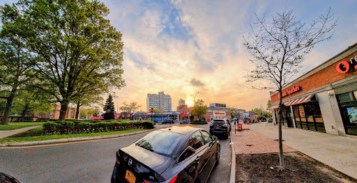 Shopping Mall «Fresh Meadows Shopping Center», reviews and photos, 6118 190th St, Flushing, NY 11365, USA