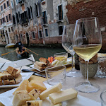 Photo n°1 de l'avis de Shona.i fait le 12/04/2019 à 07:24 sur le  sullaluna libreria & bistrot à Venice