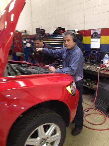Auto Repair Shop «Performance Auto Center», reviews and photos, 1051 Bonaventure Dr, Elk Grove Village, IL 60007, USA
