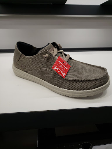 Shoe Store «SKECHERS Factory Outlet», reviews and photos, 116 Outlet Square, Hershey, PA 17033, USA