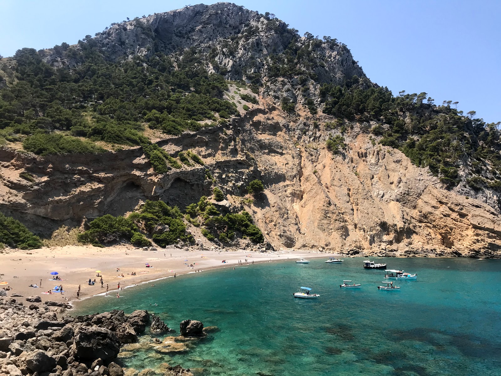 Foto von Playa del Coll Baix mit heller sand & felsen Oberfläche