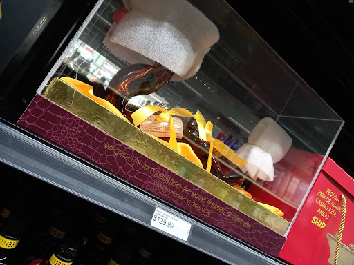 Liquor Store «Bayway World of Liquors», reviews and photos, 639 Bayway, Elizabeth, NJ 07202, USA