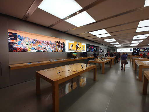 Computer Store «Apple Short Pump Town Center», reviews and photos, 11800 W Broad St, Henrico, VA 23233, USA