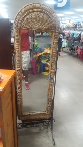 Thrift Store «Gilbert & University Goodwill Retail Store & Donation Center», reviews and photos, 1900 E University Dr, Mesa, AZ 85203, USA