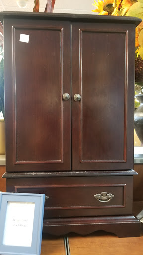 Thrift Store «The Vine Thrift», reviews and photos, 4609 Denton Hwy, Haltom City, TX 76117, USA