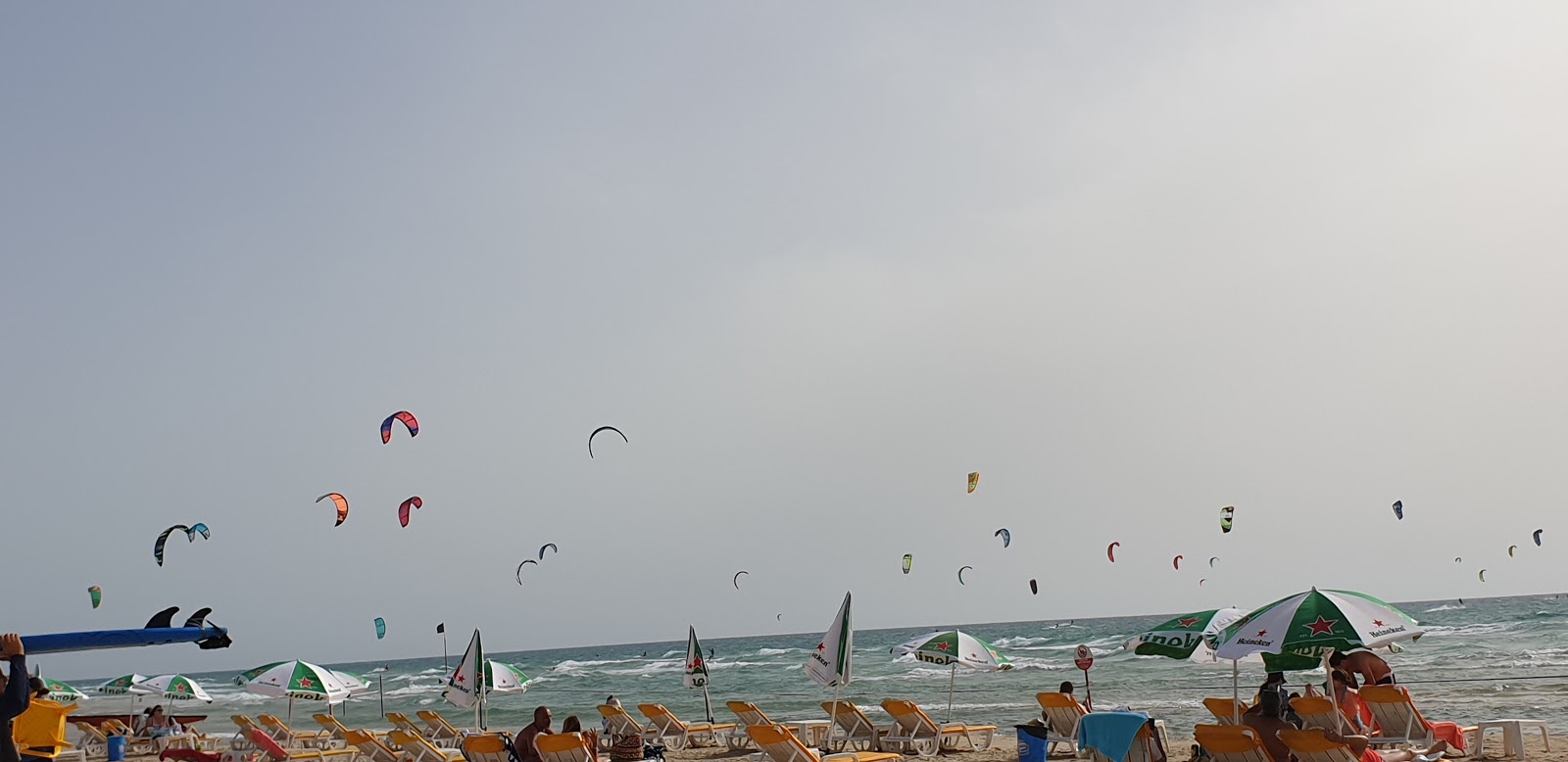 Foto di Poleg beach e l'insediamento