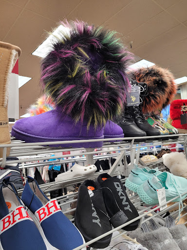 Clothing Store «Burlington Coat Factory», reviews and photos, 833 Lancaster Dr NE, Salem, OR 97301, USA