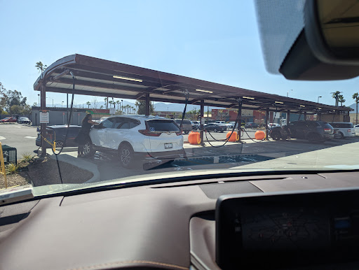 Quick Quack Car Wash en Corona