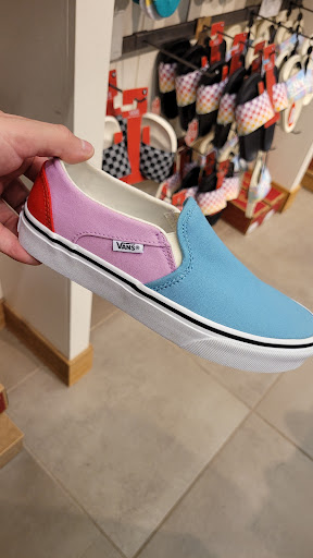 Shoe Store «DSW Designer Shoe Warehouse», reviews and photos, 23171 W Outer Dr, Allen Park, MI 48101, USA