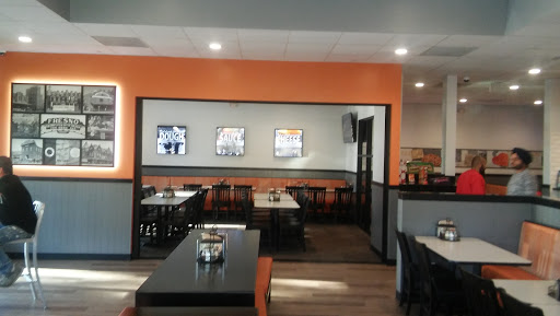 Pizza Restaurant «Round Table Pizza», reviews and photos, 3710 W Shields Ave, Fresno, CA 93722, USA