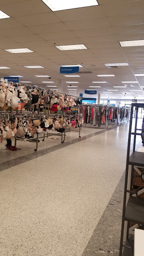 Clothing Store «Ross Dress for Less», reviews and photos, 975 NW Gilman Blvd, Issaquah, WA 98027, USA