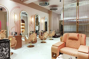 Luxe Look Salon image
