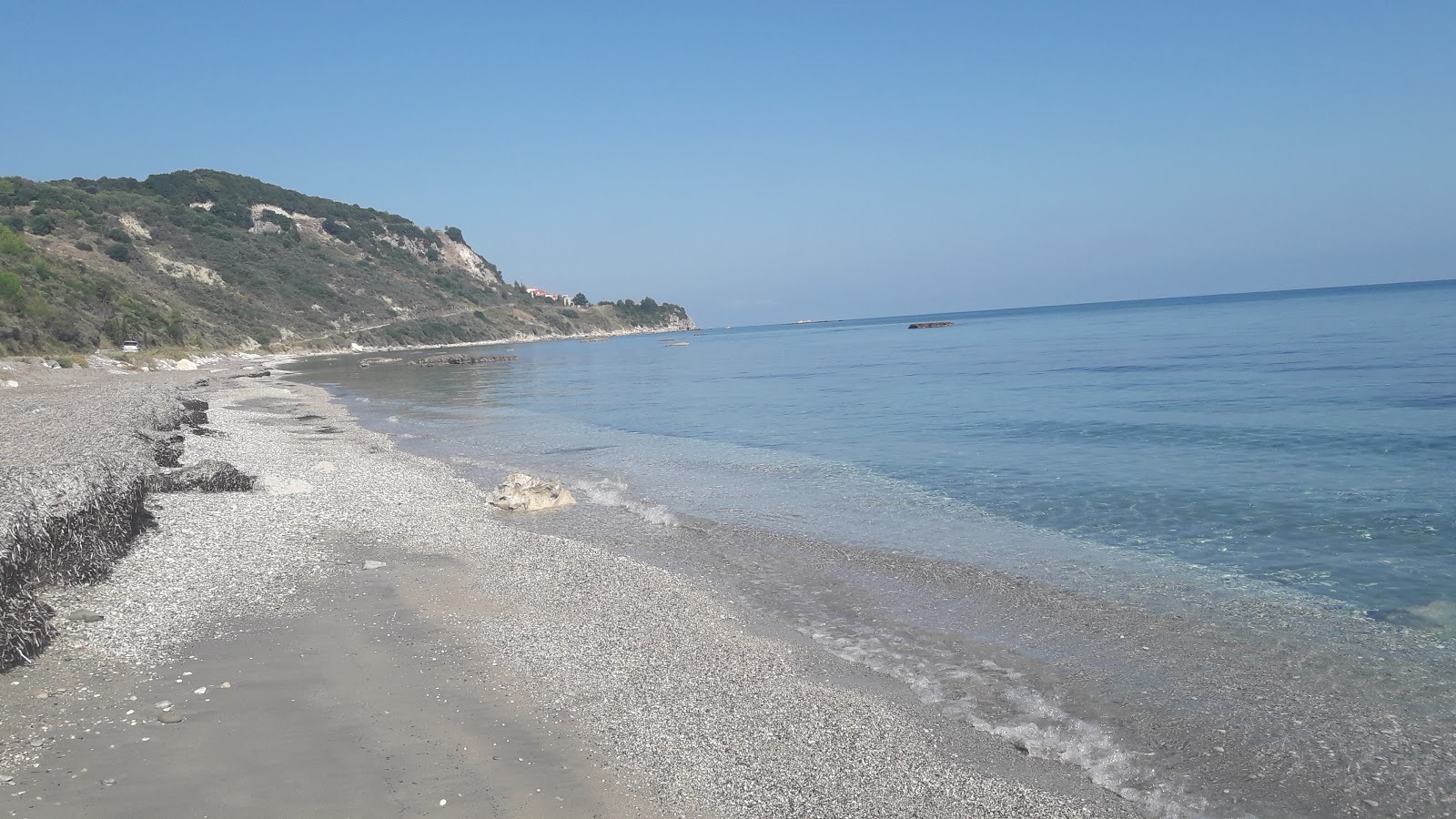 Photo de Maximus beach avec l'eau cristalline de surface
