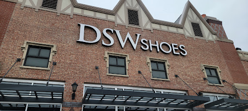 Shoe Store «DSW Designer Shoe Warehouse», reviews and photos, 100 W Higgins Rd, South Barrington, IL 60010, USA
