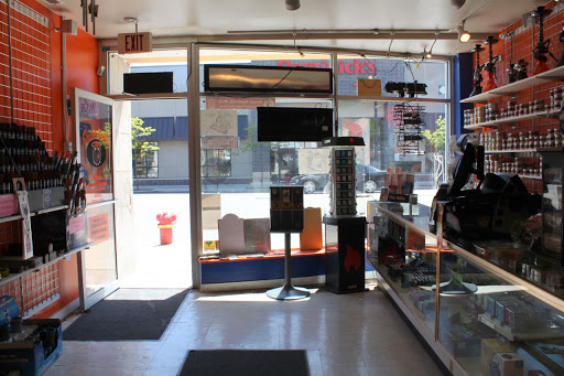 Tobacco Shop «Sweet Tooth Smoke Shop», reviews and photos, 2030 W Chicago Ave, Chicago, IL 60622, USA