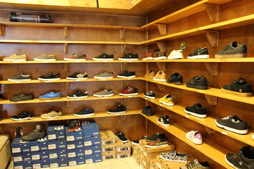 Skate Shop «Bruised Bones Skate Shop», reviews and photos, 9822 Potranco Rd #116, San Antonio, TX 78251, USA