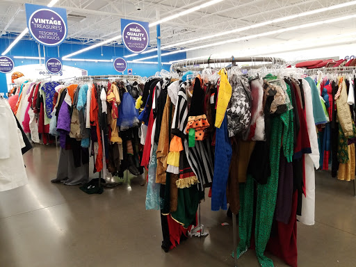 Thrift Store «99th & Camelback Goodwill Retail Store & Donation Center», reviews and photos, 10005 W Camelback Rd, Phoenix, AZ 85037, USA