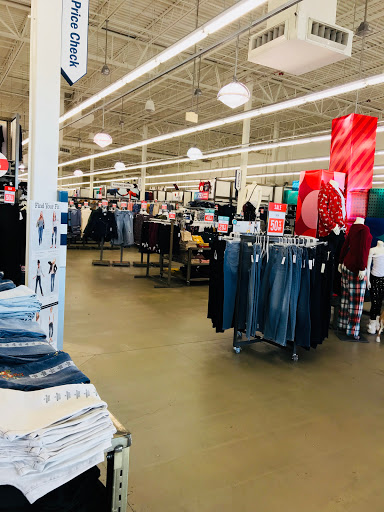 Clothing Store «Old Navy», reviews and photos, 141 Tuckahoe Rd, Sewell, NJ 08080, USA