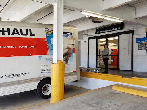 Truck Rental Agency «U-Haul Moving & Storage at Tallmadge Ave», reviews and photos, 800 E Tallmadge Ave, Akron, OH 44310, USA