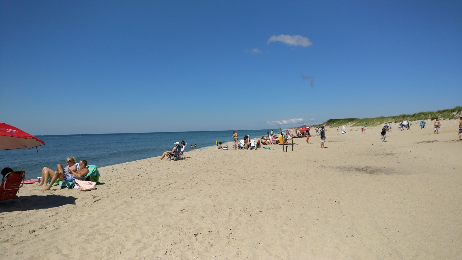 Foto av Miacomet Beach med turkosa vatten yta