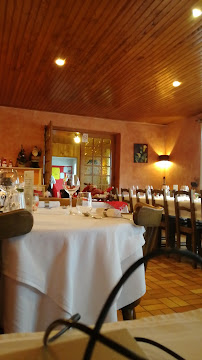 Atmosphère du Restaurant français Auberge Du Chateau à Rahon - n°2