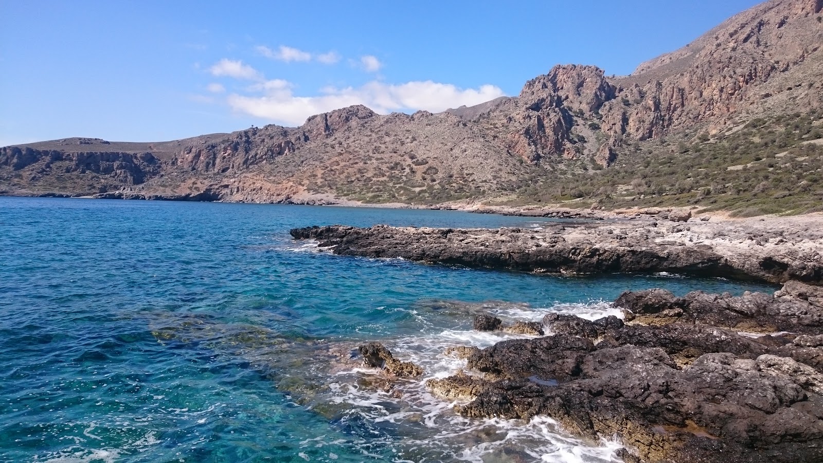 Fotografija Salamia beach z sivi kamenček površino