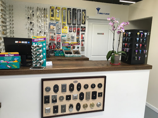 Locksmith «Quick Key Locksmith Chicago», reviews and photos, 1451 W Irving Park Rd, Chicago, IL 60613, USA