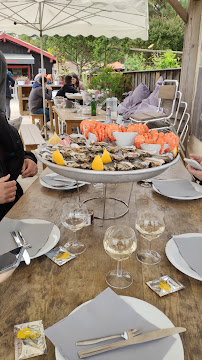 Plats et boissons du Restaurant de fruits de mer Chez Guillaume Degustation d'huitres à Lège-Cap-Ferret - n°17