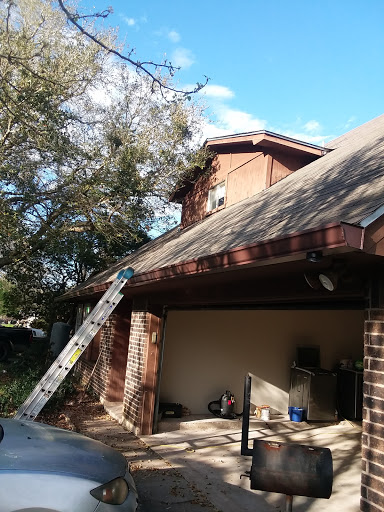 Seamless Gutters and Roof Service in Angleton, Texas