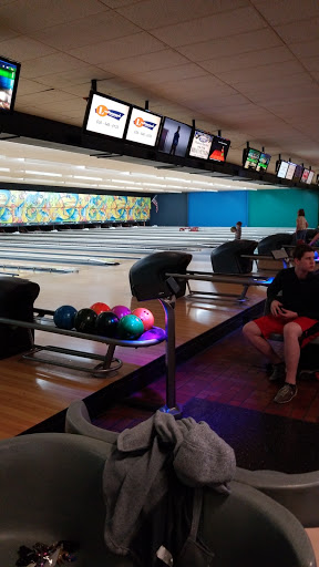 Bowling Alley «Plaza Lanes Bowling Center», reviews and photos, 506 Droste Rd, St Charles, MO 63301, USA