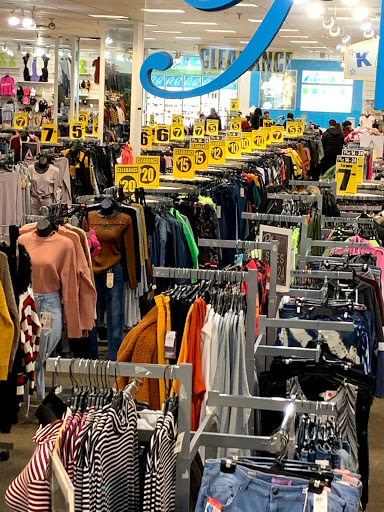 Shopping Mall «Oakland Mall», reviews and photos, 412 W 14 Mile Rd, Troy, MI 48083, USA