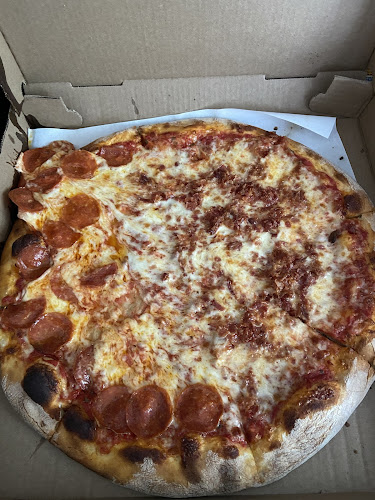 #5 best pizza place in Waterbury - Speedy's Pizza
