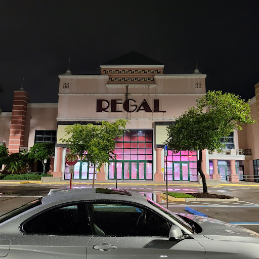 Movie Theater «Regal Cinemas Cypress Creek Station Stadium 16», reviews and photos, 6415 N Andrews Ave, Fort Lauderdale, FL 33309, USA