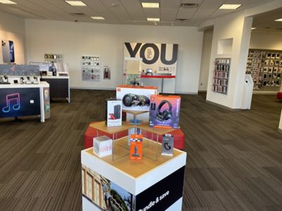 Cell Phone Store «Verizon», reviews and photos, 3945 N Gloster St, Tupelo, MS 38804, USA