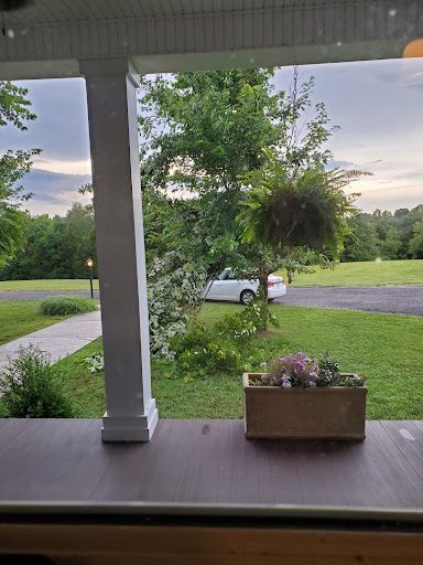 Lodge «The Farmhouse Inn», reviews and photos, 108 W Swan St, Centerville, TN 37033, USA