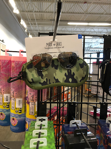 Shoe Store «DSW Designer Shoe Warehouse», reviews and photos, 7321 Lake St, River Forest, IL 60305, USA