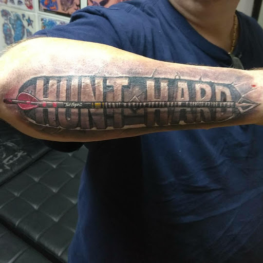 Tattoo Shop «Crossbones Tattoo & Piercings», reviews and photos, 19051 San Carlos Blvd #10, Fort Myers Beach, FL 33931, USA