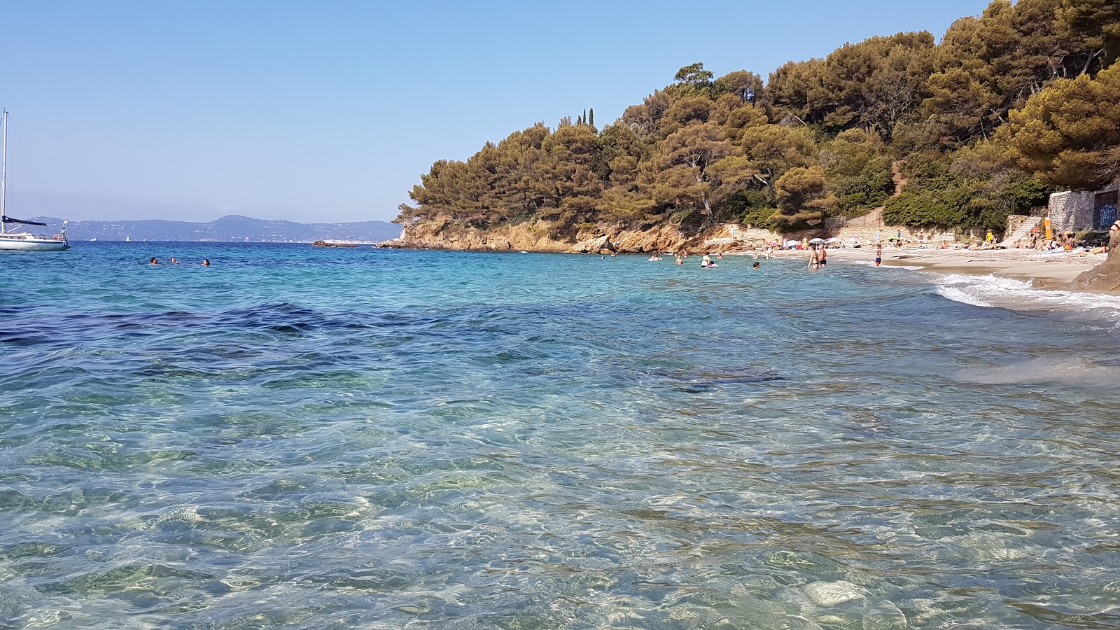 Foto di White Jean beach - luogo popolare tra gli intenditori del relax