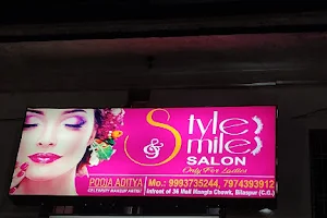 Style & Smile Salon image