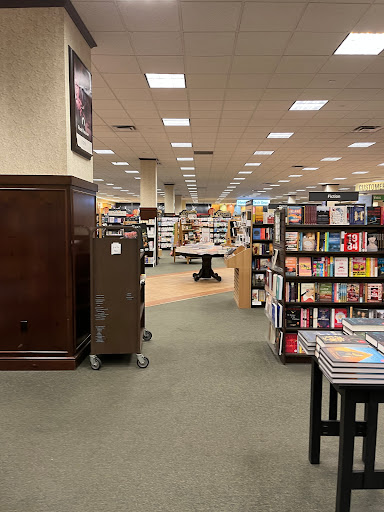 Book Store «Barnes & Noble Booksellers», reviews and photos, 118 E Broadway #238, Bloomington, MN 55425, USA