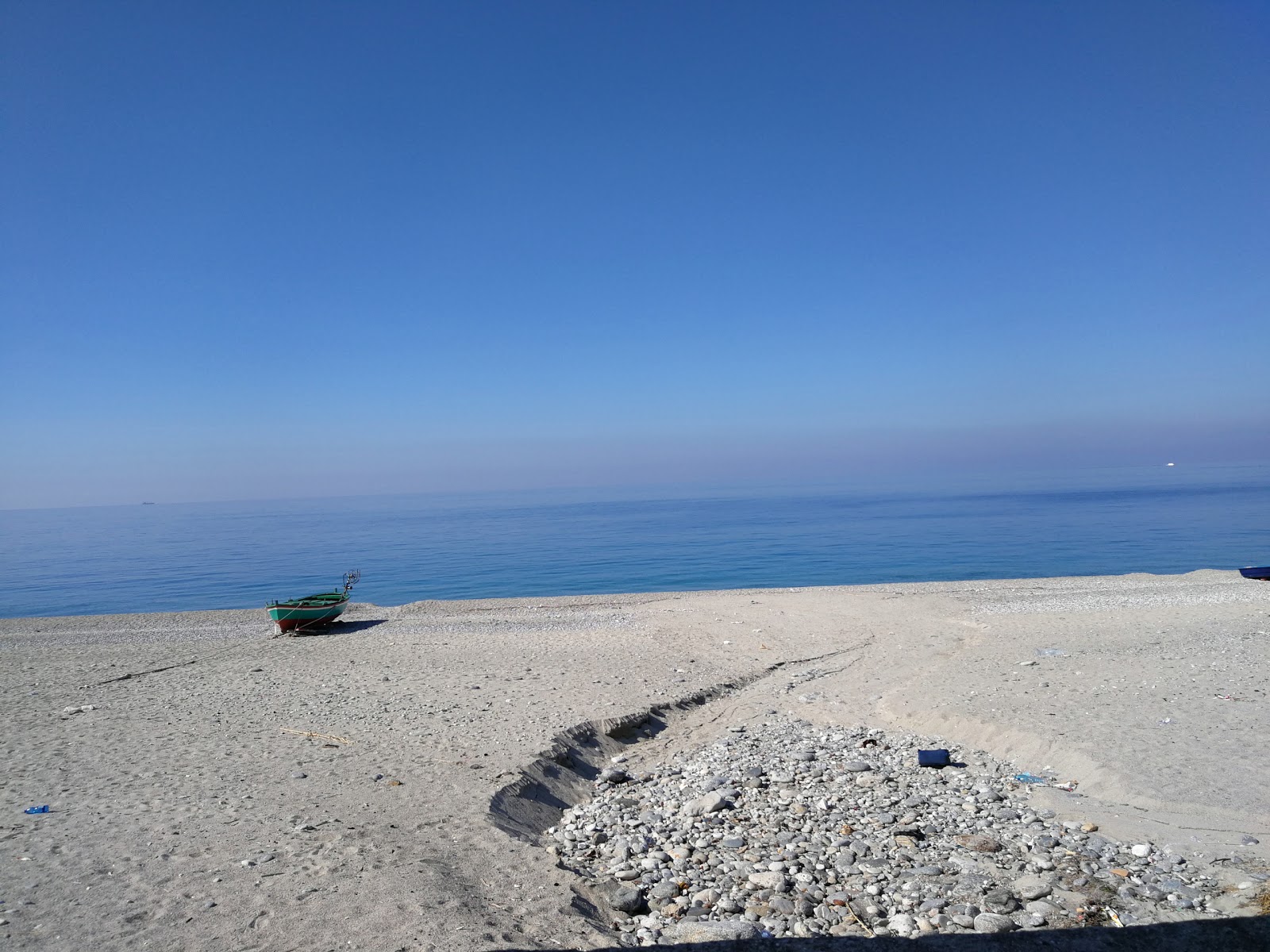 Fotografie cu Favazzina beach zonă de stațiune de pe plajă