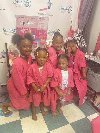 Beauty Salon «Studio 6 Salon & Spa Inc», reviews and photos, 3318 N Hwy 67, Florissant, MO 63033, USA