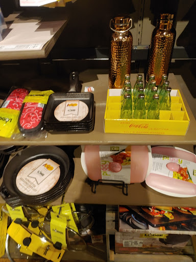 American Restaurant «Cracker Barrel Old Country Store», reviews and photos, 380 N Jacob Dr, Bloomington, IN 47404, USA