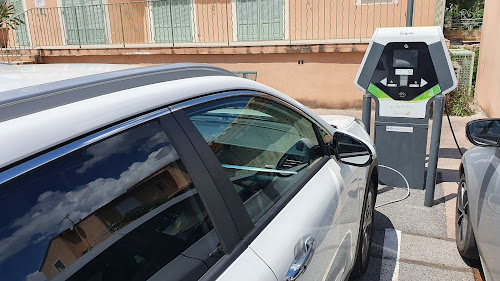 Borne de recharge de véhicules électriques Réseau eborn Charging Station Lorgues