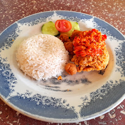 Warung Bu Dewi Tuka