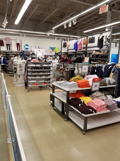 Clothing Store «Old Navy», reviews and photos, 680 Chicago Ridge Mall, Chicago Ridge, IL 60415, USA