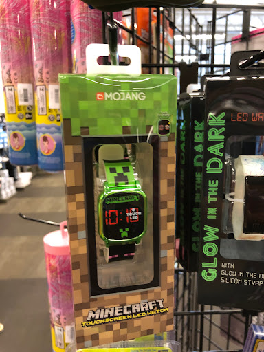 Shoe Store «DSW Designer Shoe Warehouse», reviews and photos, 7321 Lake St, River Forest, IL 60305, USA