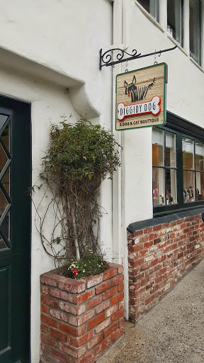 Pet Supply Store «Diggidy Dog», reviews and photos, Ocean Ave & Monte Verde St, Carmel-By-The-Sea, CA 93923, USA